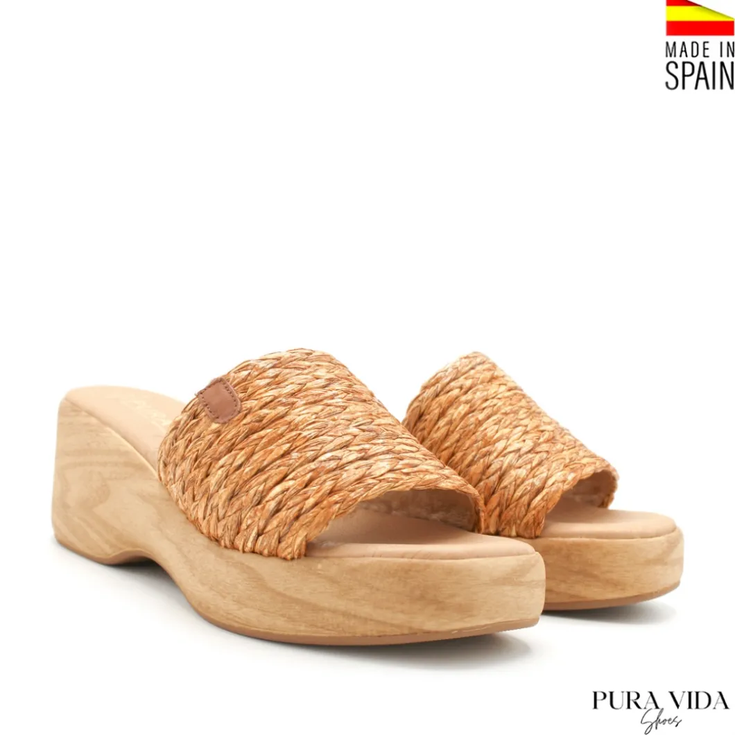 Sandalia tacón cuña de rafia