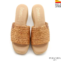 Sandalia tacón cuña de rafia
