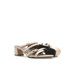 Sandalia talla grande beige de tacón cuadrado