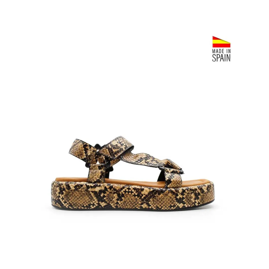 Sandalia velcro casual serpiente
