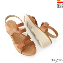 Sandalia velcros marrón con cuña cómoda