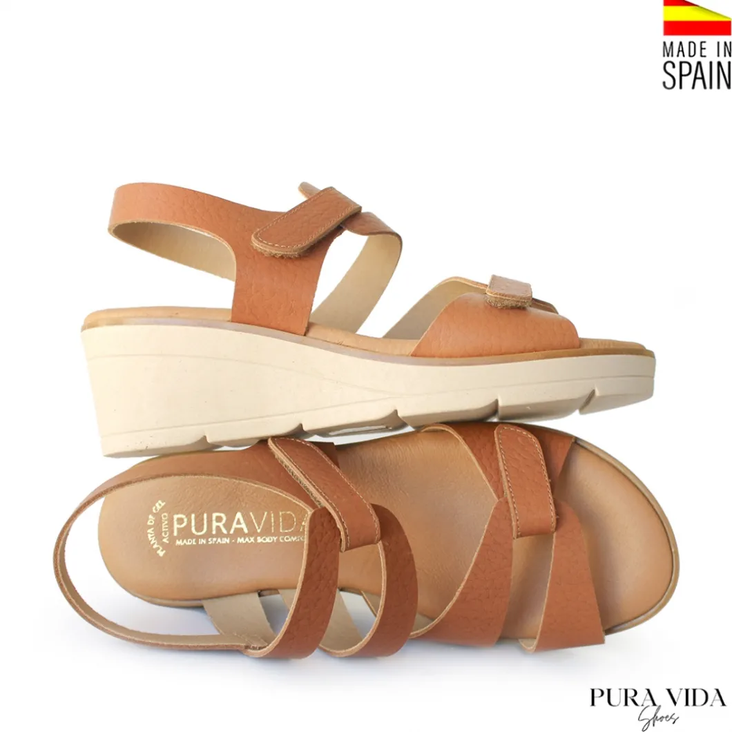 Sandalia velcros marrón con cuña cómoda