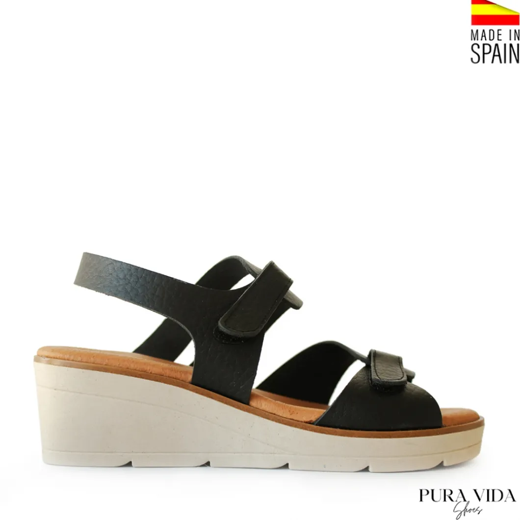 Sandalia velcros negra con cuña cómoda