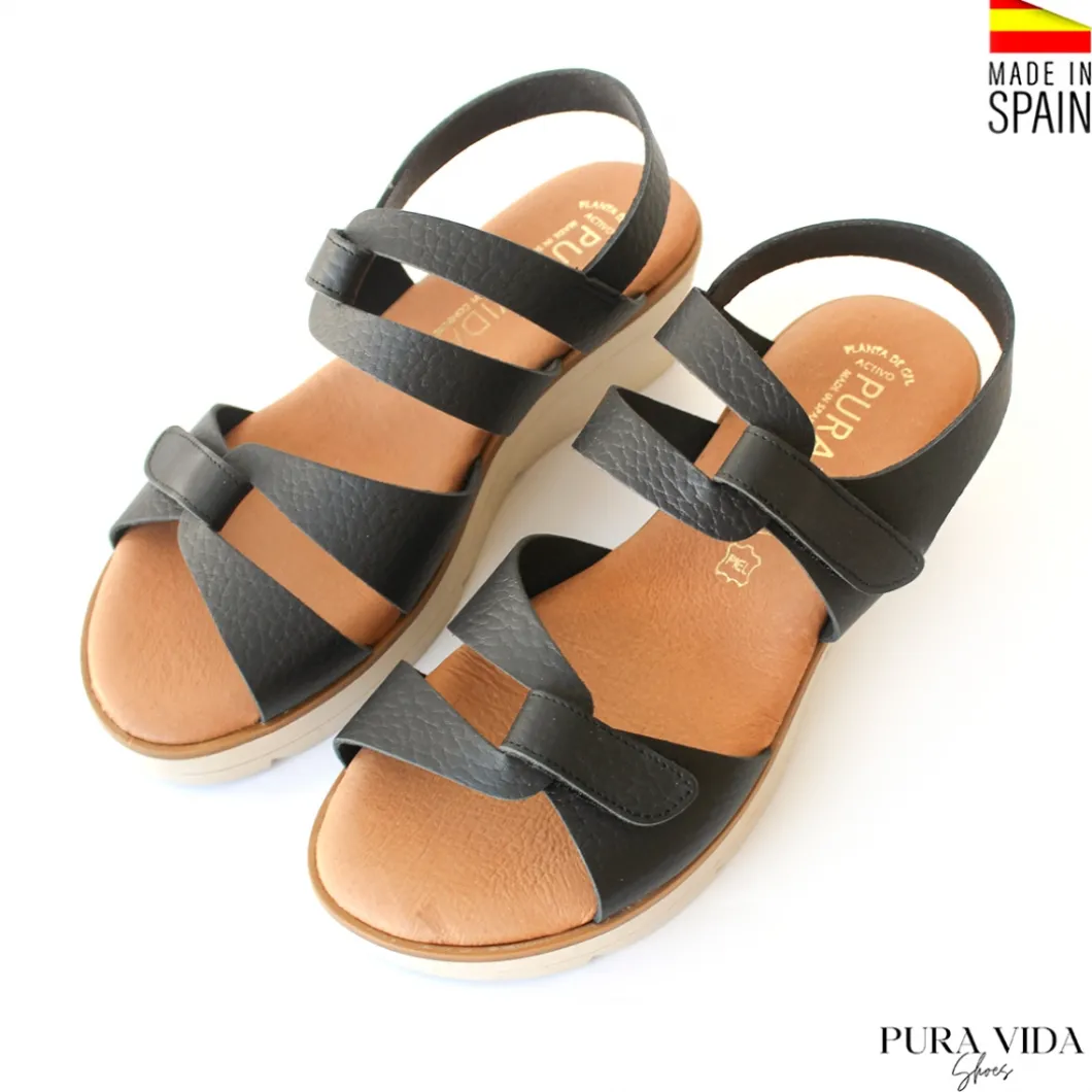 Sandalia velcros negra con cuña cómoda
