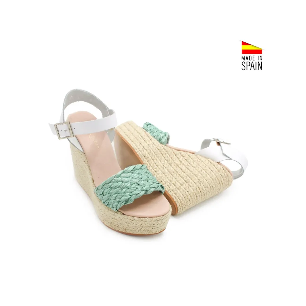Sandalia verde rafia con cuña alta y plataforma