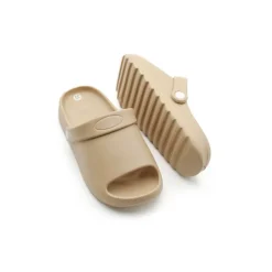 Sandalia zueco beige de goma