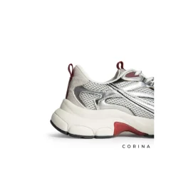 Sneaker plateada estilo chunky