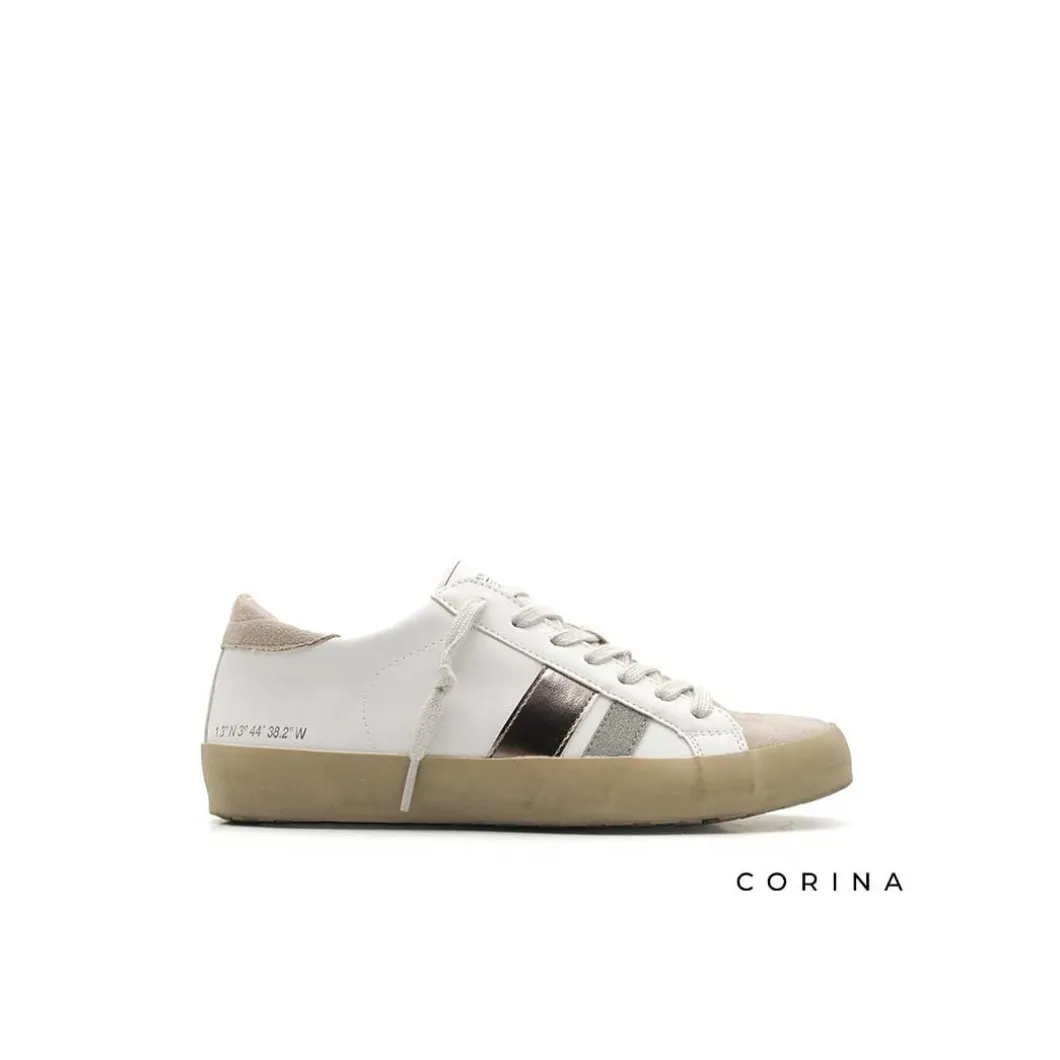 Zapatilla blanca con detalle plomo