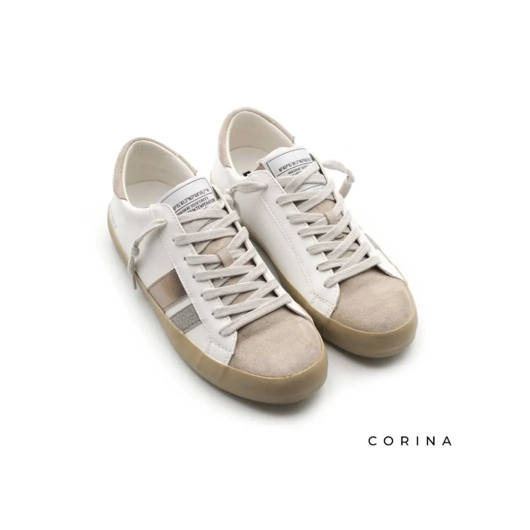 Zapatilla blanca con detalle plomo
