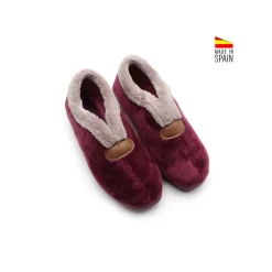 Zapatilla casa burdeos con cuña de pelo