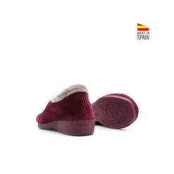 Zapatilla casa burdeos con cuña de pelo