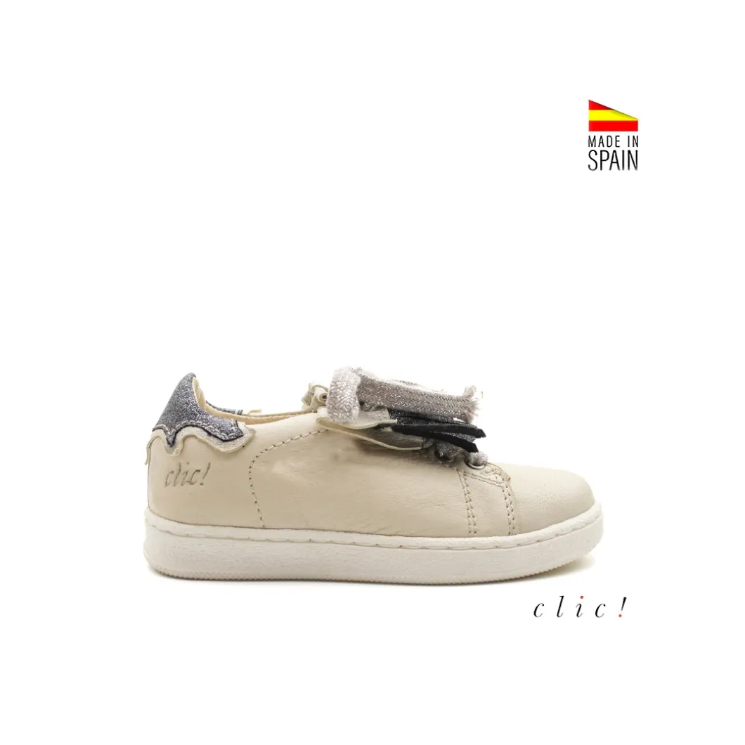 Zapatilla Clic! con lengüeta flecos