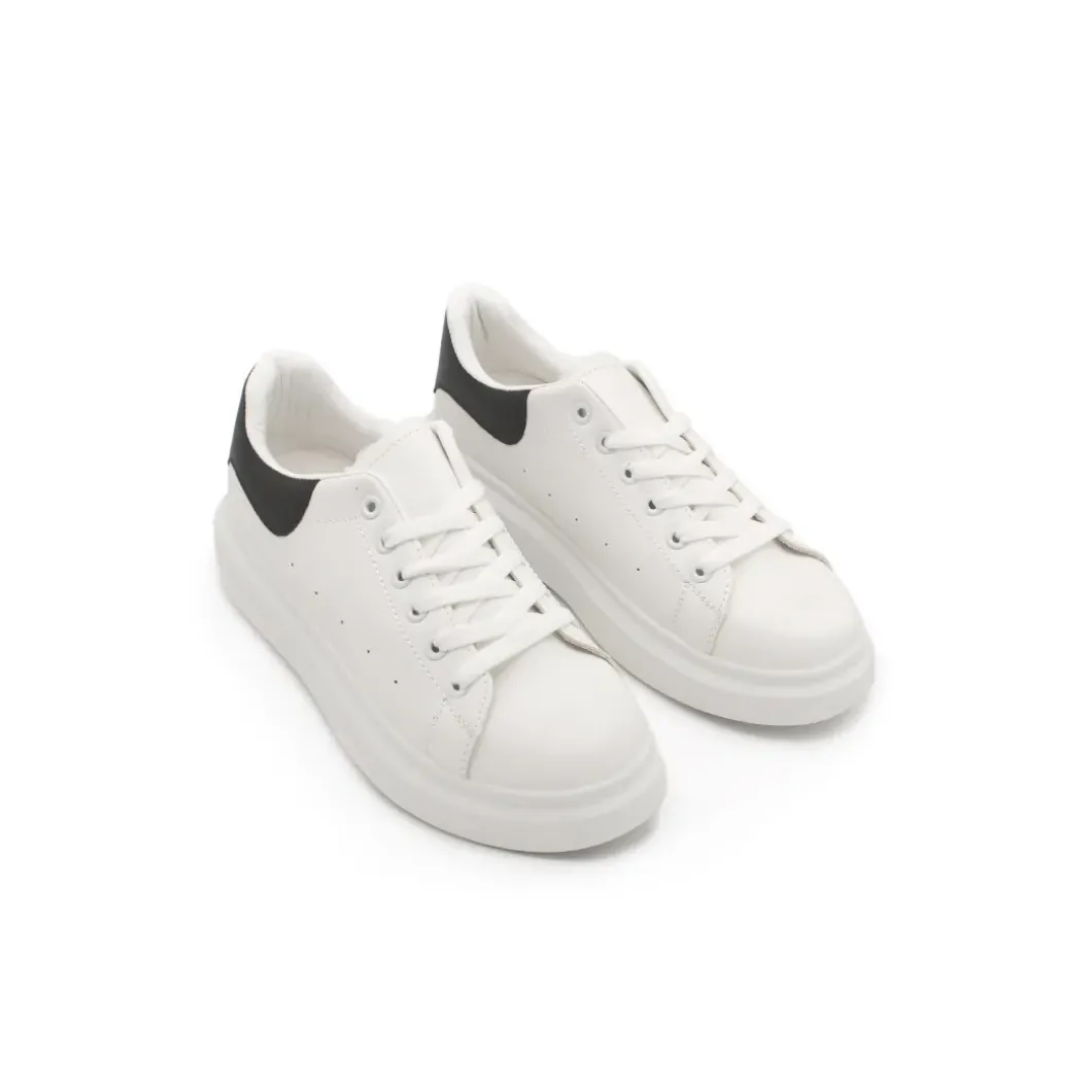 Zapatilla con plataforma en blanco y negro