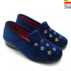 Zapatilla de casa cerrada con cuña azul marino