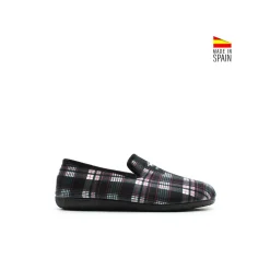 Zapatilla de casa cerrada negra