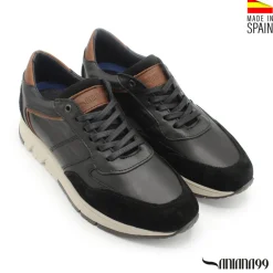 Zapatilla de piel negra