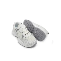 Zapatilla deportiva blanca y gris