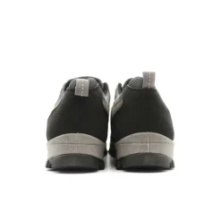 Zapatilla gris trekking trail
