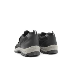 Zapatilla negra con velcros estilo trekking