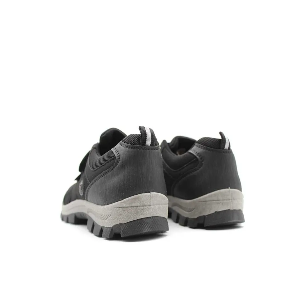 Zapatilla negra con velcros estilo trekking