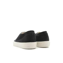 Zapatilla negra de lona con cordones