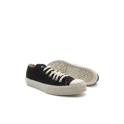 Zapatilla negra de lona con cordones