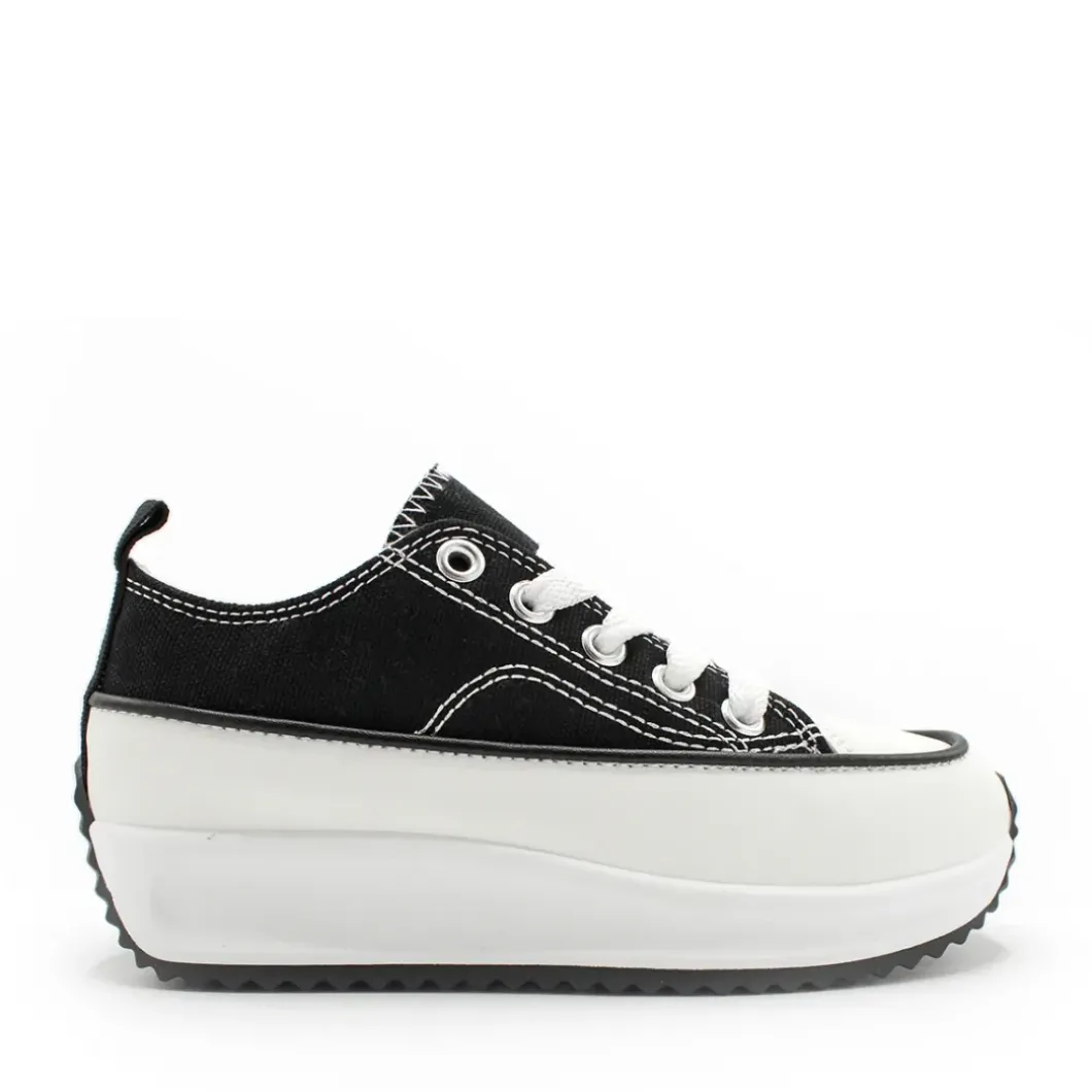 Zapatilla negra hike plataforma