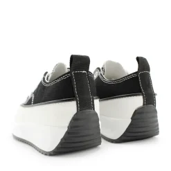 Zapatilla negra hike plataforma