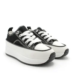 Zapatilla negra hike plataforma