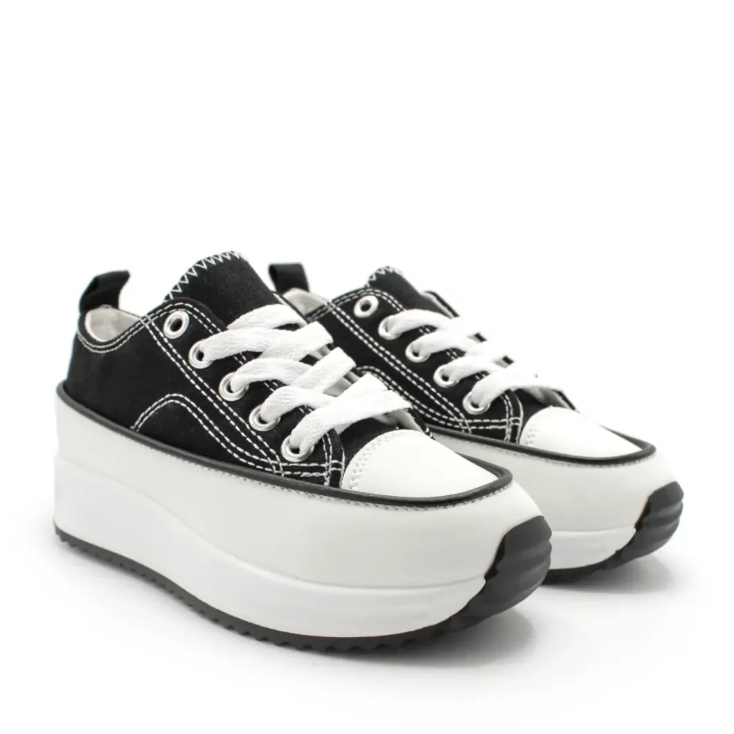 Zapatilla negra hike plataforma