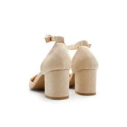 Zapato beige cómodo tacon medio