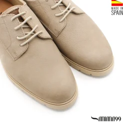 Zapato beige con cordones de piel nobuck