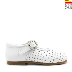 Zapato blanco estilo mercedita calada