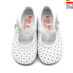Zapato blanco estilo mercedita calada