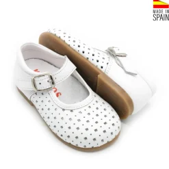 Zapato blanco estilo mercedita calada