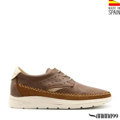 Zapato con cordones de piel marrón