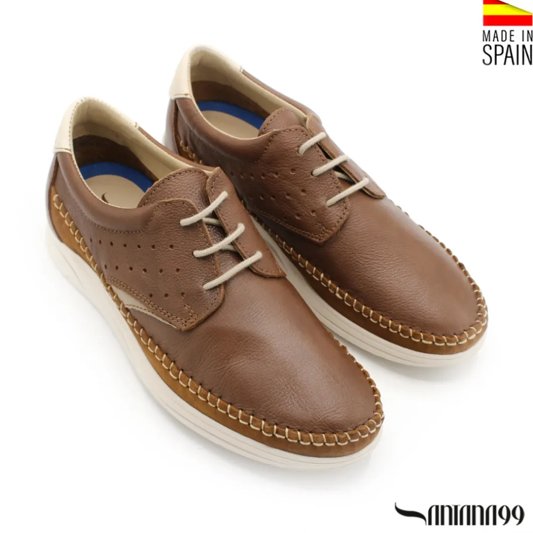 Zapato con cordones de piel marrón