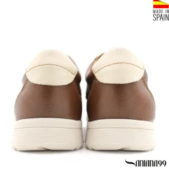 Zapato con cordones de piel marrón