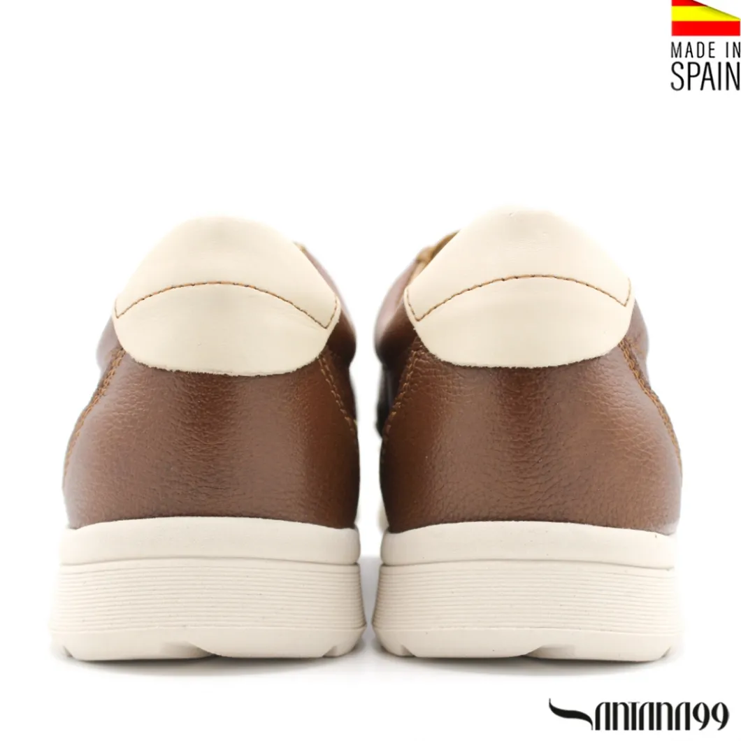 Zapato con cordones de piel marrón