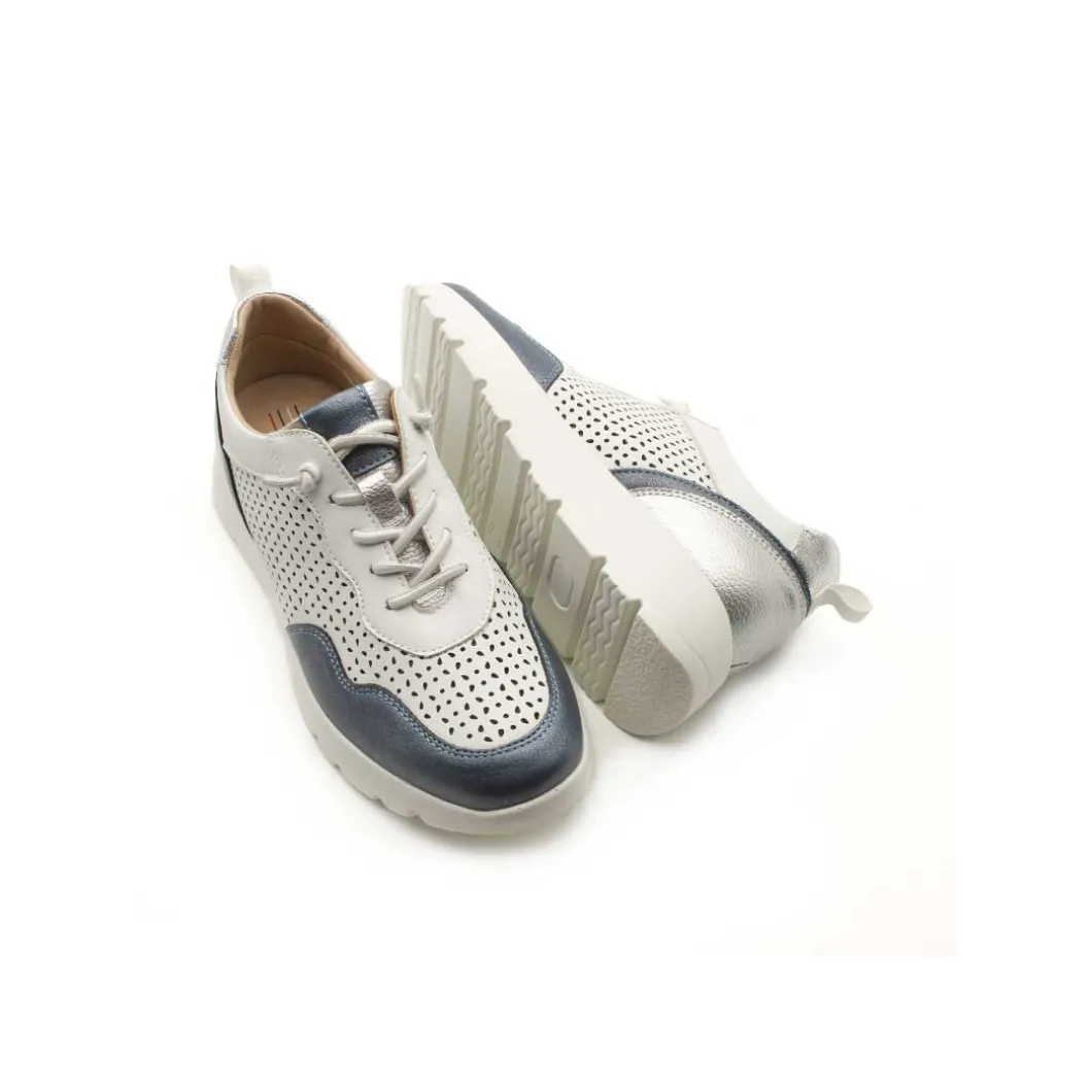 Zapato deportivo azul con cordón elástico
