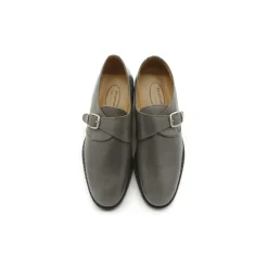 Zapato gris hebilla de piel