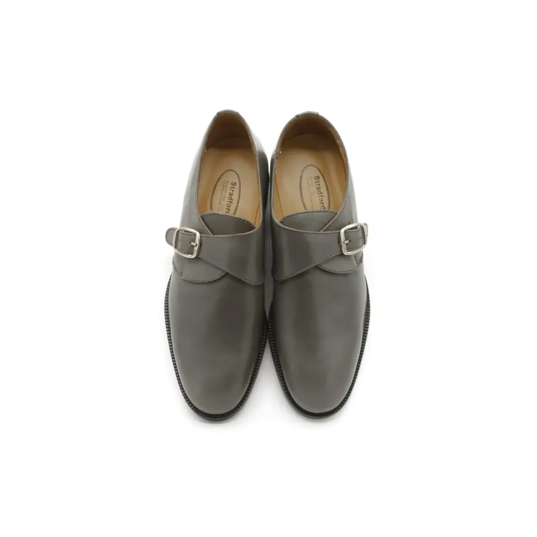 Zapato gris hebilla de piel
