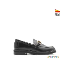 Zapato mocasin negro cadena dorada