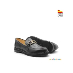 Zapato mocasin negro cadena dorada