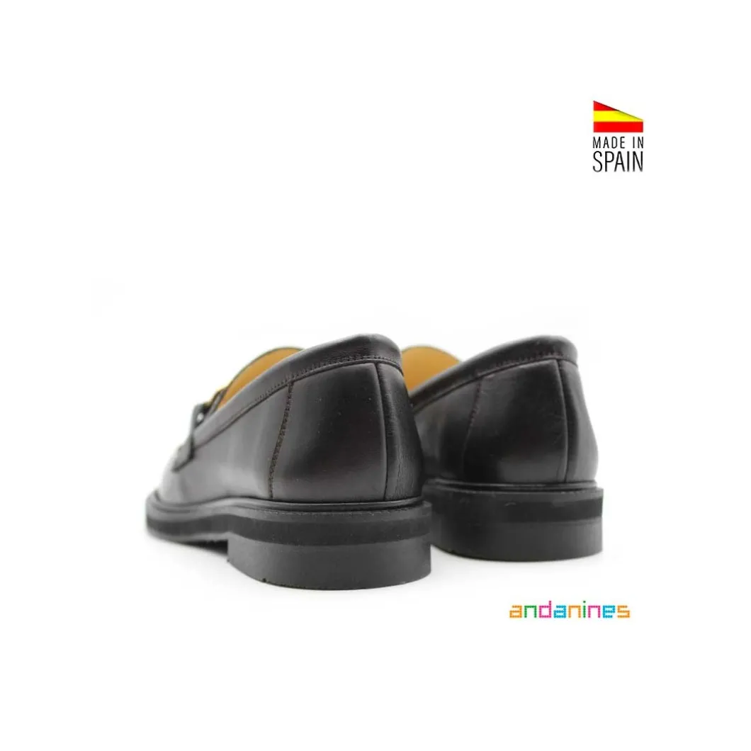 Zapato mocasin negro cadena dorada