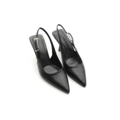 Zapatos negros con tacón fino