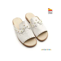 Zueco abierto blanco con perlas