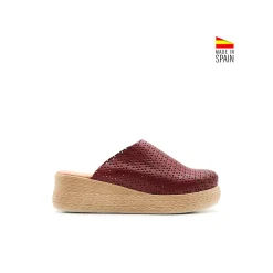 Zueco Bali burdeos piel calada