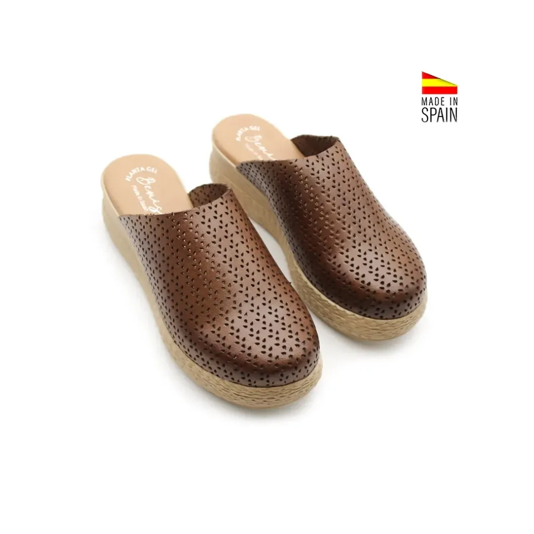 Zueco Bali marrón piel calada