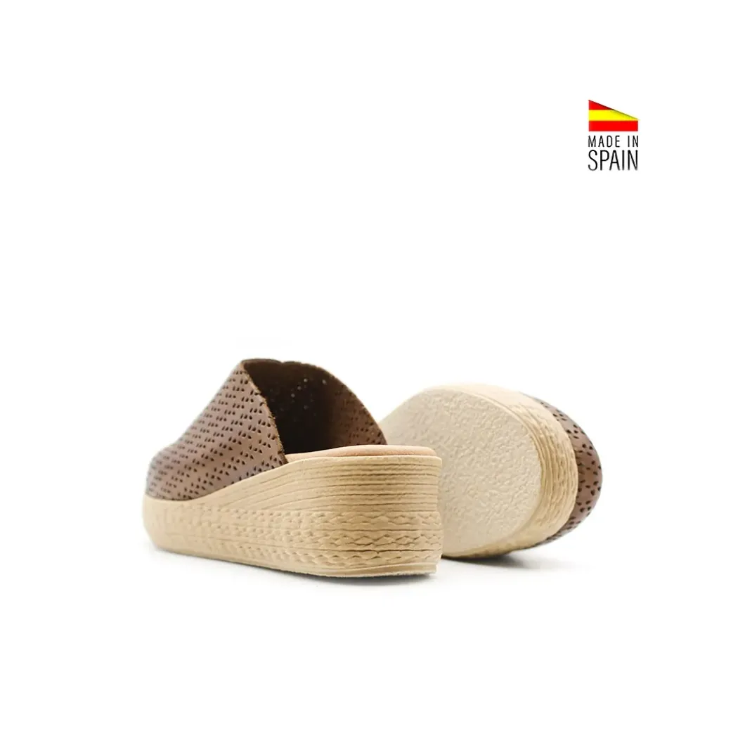 Zueco Bali marrón piel calada